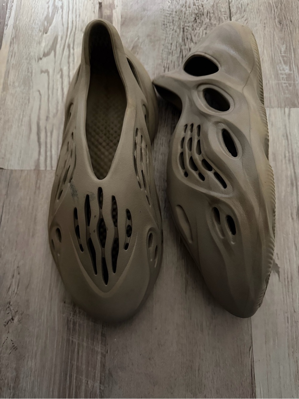 Yeezy Foam Runner Slip-On in Taupe Beige